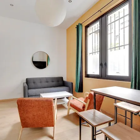 Pick A Flat's In Montmartre - Rue Des Parigi